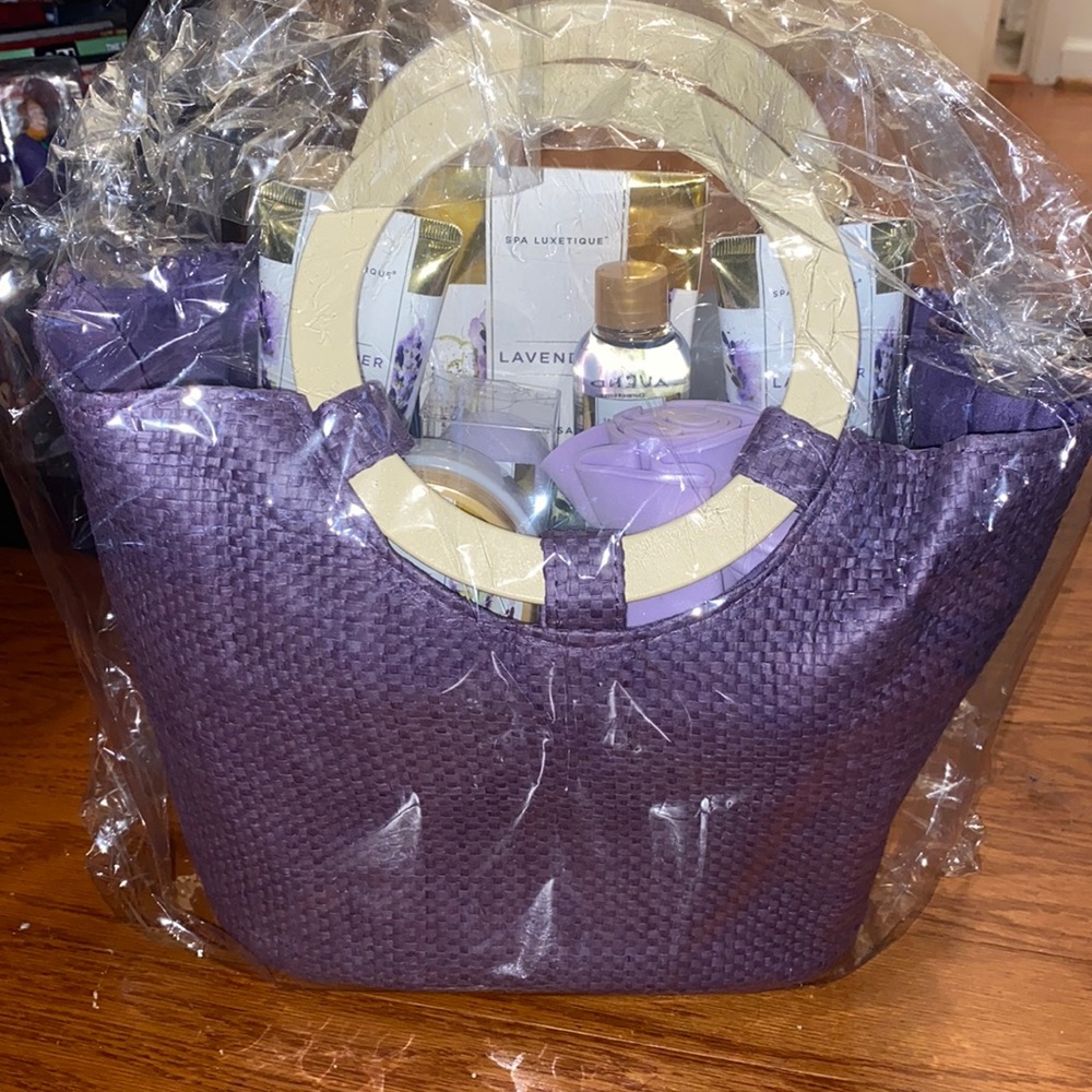 Lavender Scented Spa Luxetique Basket